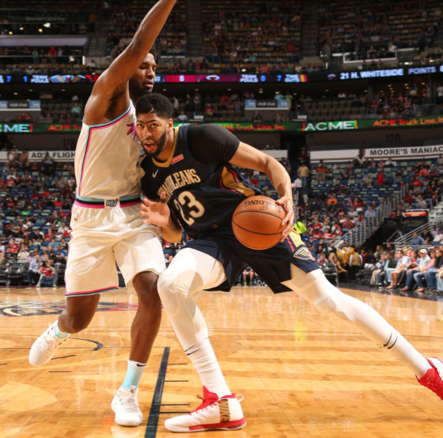 深圳队险胜热火,霍勒迪统治全场 深圳队险胜热火,霍勒迪统治全场