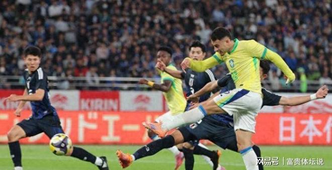 日本队力克泰国队，黄鸭组合统治全场