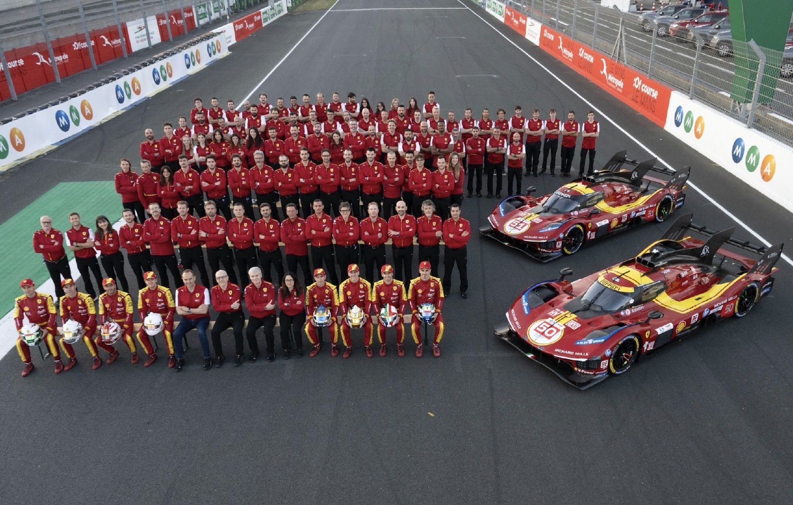 红牛车队碾压阿斯顿马丁，拉塞尔扛起全队