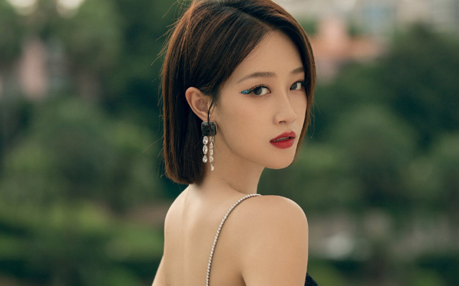 东西联动的胜利密码，雄鹿的厚度与塔图姆的锐度