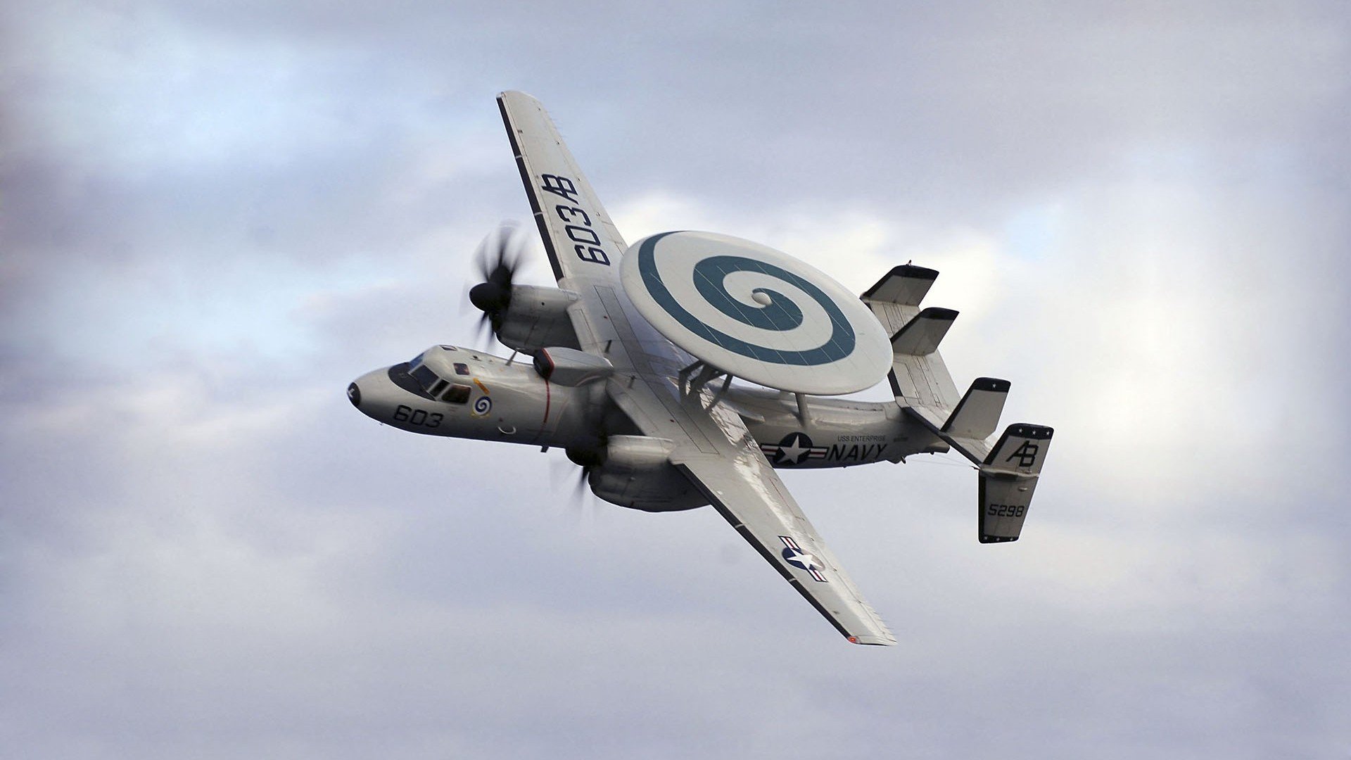 当金字塔遇见圣西罗,萨拉赫单骑闯关,埃及法老在米兰城上演世纪突破